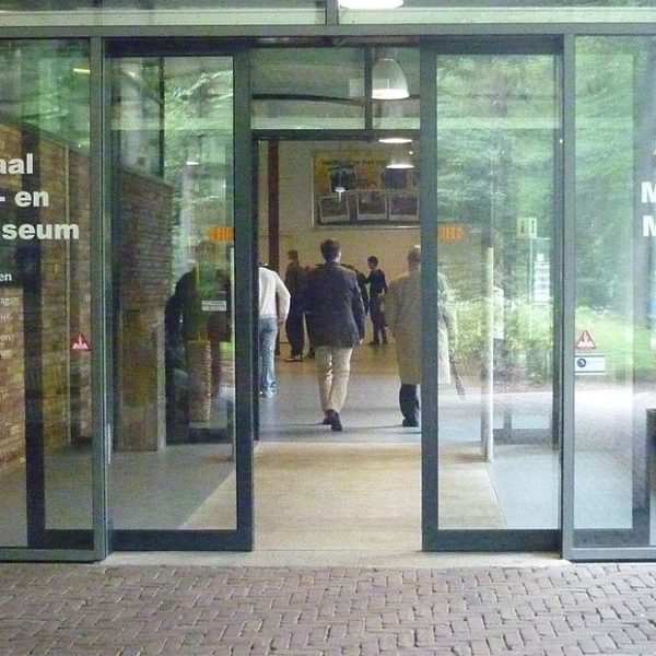 1024px-Oorlogsmuseum_Overloon